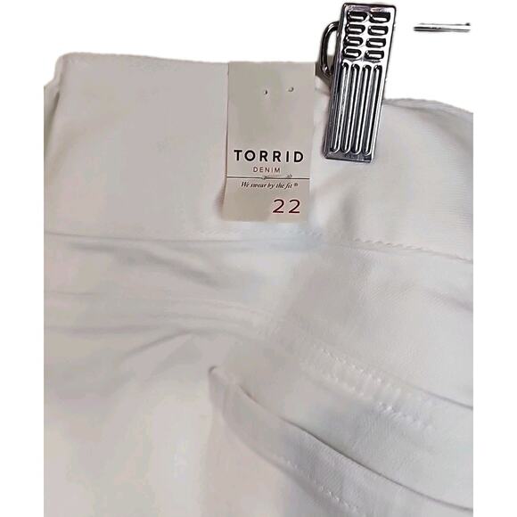 Torrid Jegging Crop Jeans Size 22 White NWT - Picture 7 of 8